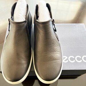 Ecco Soft 7 Low Ankle Leather Zip Bootie Black Stone Metallic Women's 6/EU 37
